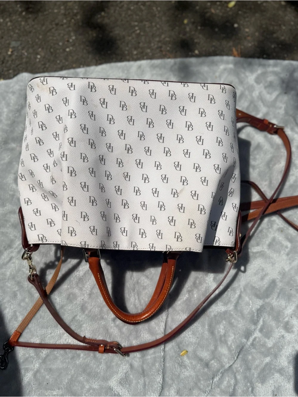 Dooney & Bourke Cream Signature Logo Greta continent Wallet & bags - Picture 7 of 12